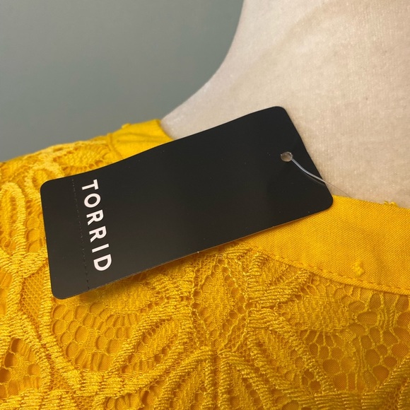 Torrid Babydoll Swiss flutter sleeve lace top - Picture 6 of 11